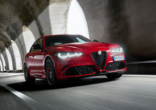 Alfa Romeo Giulia Quadrifoglio - Dettaglio Fari Anteriori