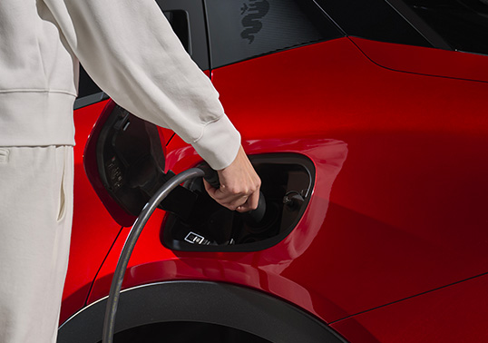Alfa Romeo Junior - Junior Elettrica - Eccellenza e Servizi Connessi
