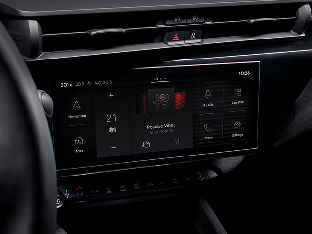 Alfa Romeo Junior - Junior Elettrica - Interno - Touch screen