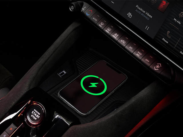 Alfa Romeo Junior - Interni Junior Elettrica - Hub per smartphone