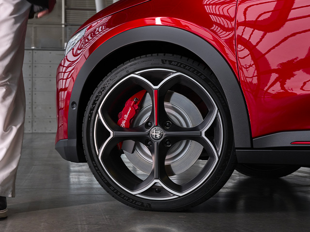 Alfa Romeo Junior - Junior Elettrica - Tecnologia - Frenata