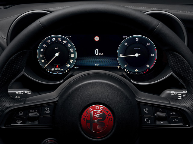 Logo Alfa Romeo rosso sul volante