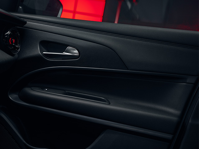 Volante con logo Alfa Romeo rosso
