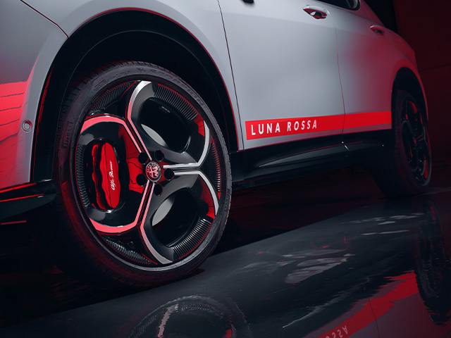 Nuovi cerchi in lega da 20" nero lucido con pinze freno Brembo